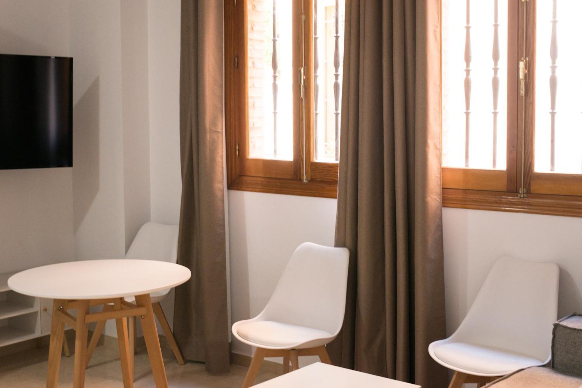 Apartamentos La Pila Del Pato Севилья Экстерьер фото